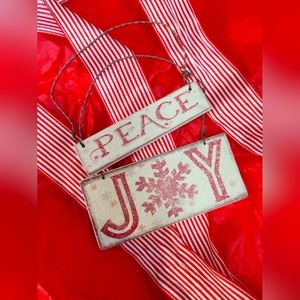 Holiday Hang Signs NWOT